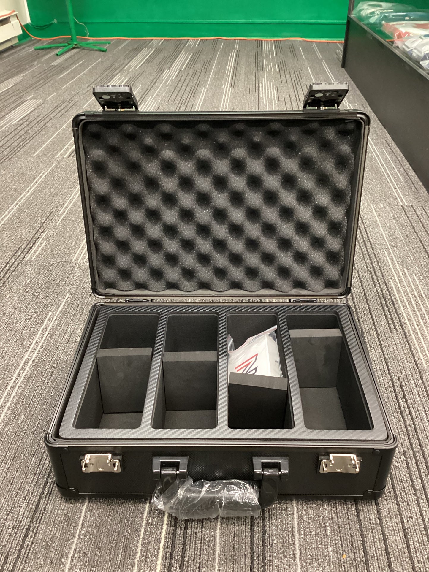 Zion Slab T Case - holds 120 Onetouch or 600 top loaders