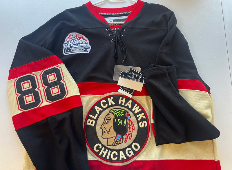 Load image into Gallery viewer, Patrick Kane 2009 Winter Classic Reebok Jersey w/ tags
